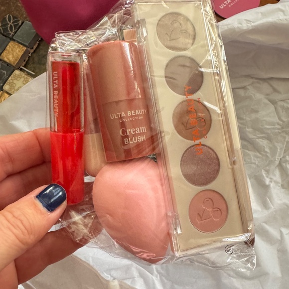 Ulta Beauty Pink Make Up Cosmetic Bag - Picture 5 of 6